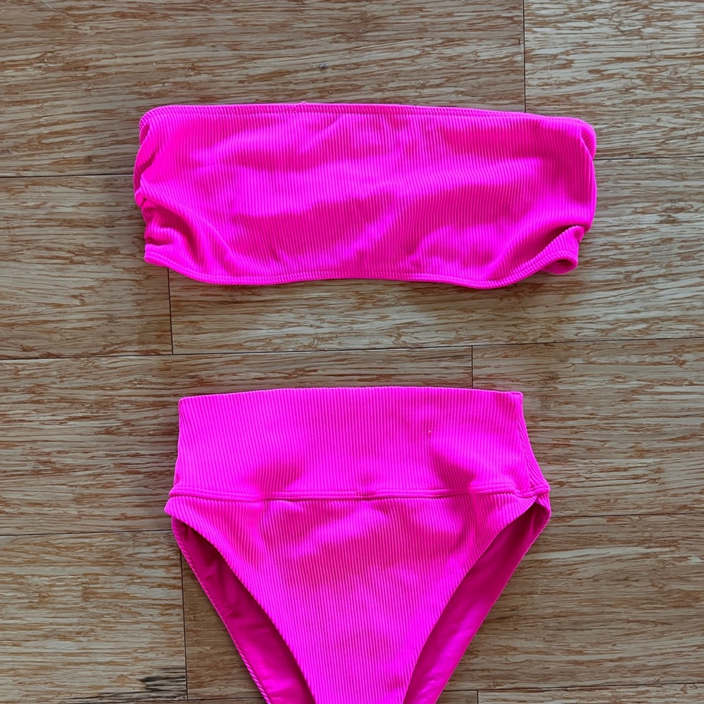 BEACH RIOT Strapless Bikini Top